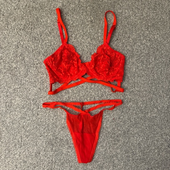 Vibrant Red Lace Bra Set - Picture 1 of 4